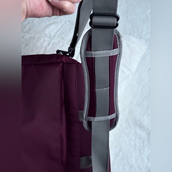 NWOT - Vintage Skyway "Decade" Soft Side Messenger/Computer Bag - Picture 13 of 16